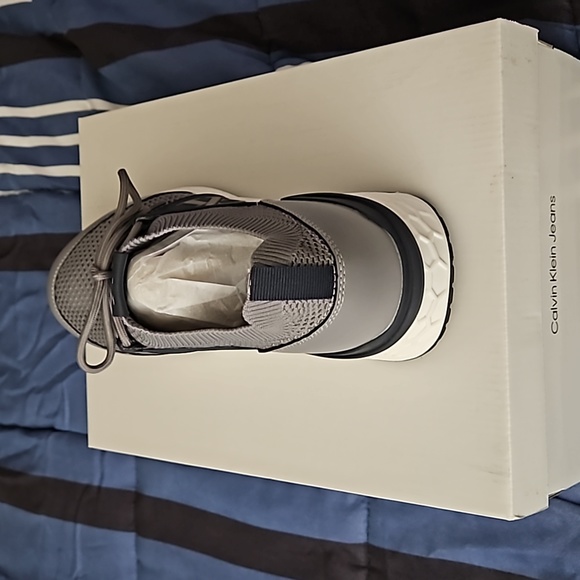 Calvin Klein Mens Arnel Sneakers. BRAND NEW IN ORIGINAL BOX,NEVER WORN!!! - Picture 2 of 7